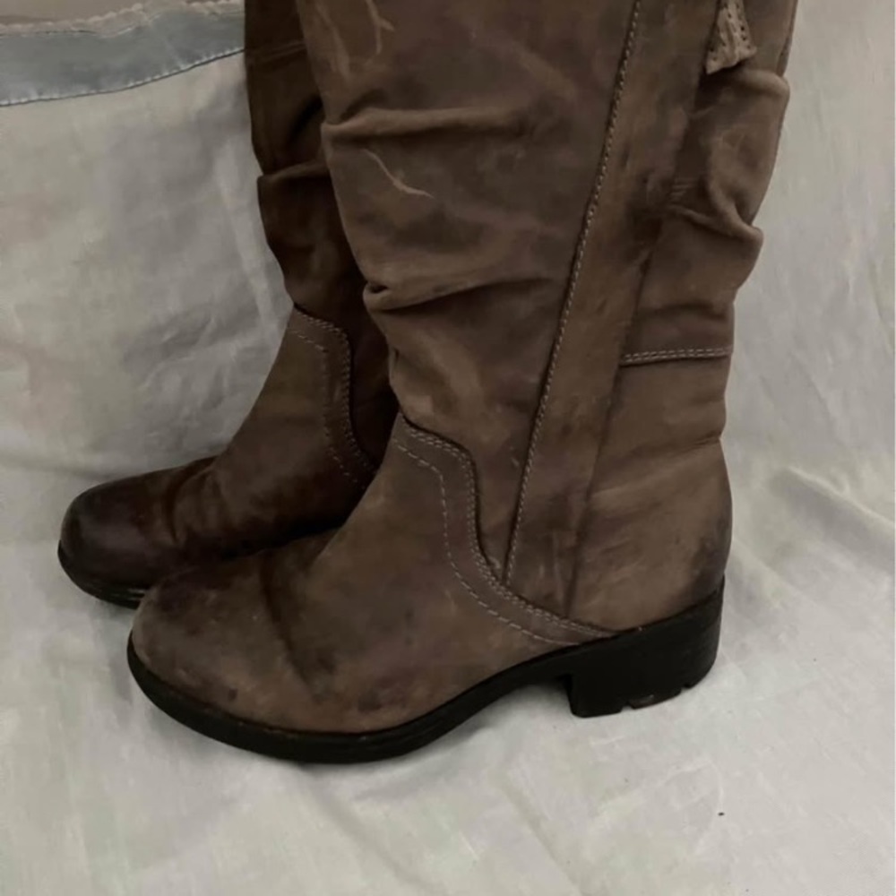 Women’s 7 Clarks slate :brownish grey  Leather Bootsside zip
